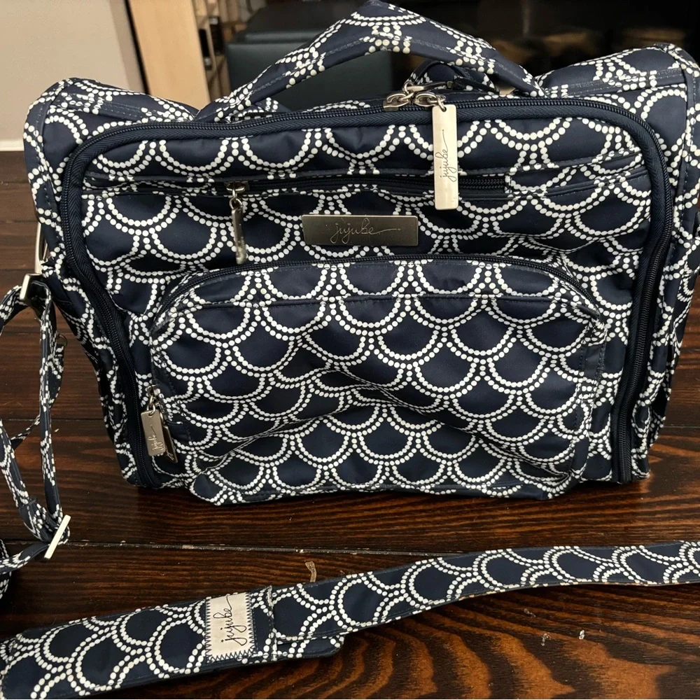 NWOT Ju-Ju-Be Navy and White Baby Bag